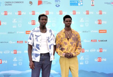 GIFFONI VALLE PIANA - 21 Temmuz 2024: Seydou Sarr ve Moustapha 2024 Giffoni Film Festivali 'nde 21 Temmuz 2024 tarihinde Giffoni Valle Piana, İtalya.
