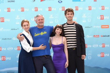 GIFFONI VALLE PIANA - 21 Temmuz 2024: Gaja Masciale, Roberto Proia, Ludovica Francesconi ve Jozef Gjura Giffoni Film Festivali 2024 - 21 Temmuz 2024 tarihinde Giffoni Valle Piana, İtalya.