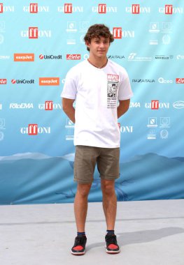 GIFFONI VALLE PIANA - 23 Temmuz 2024: Andrea Kimi Antonelli Giffoni Film Festivali 2024 - 23 Temmuz 2024 Giffoni Valle Piana, İtalya.