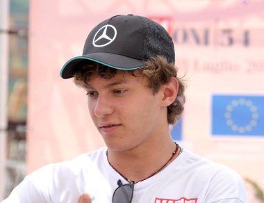 GIFFONI VALLE PIANA - 23 Temmuz 2024: Andrea Kimi Antonelli Giffoni Film Festivali 2024 - 23 Temmuz 2024 Giffoni Valle Piana, İtalya.