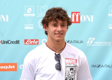 GIFFONI VALLE PIANA - 23 Temmuz 2024: Andrea Kimi Antonelli Giffoni Film Festivali 2024 - 23 Temmuz 2024 Giffoni Valle Piana, İtalya.