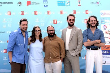 GIFFONI VALLE PIANA - 26 Temmuz 2024: Ciro Priello, Aurora Leone, Fabio Balsamo, Francesco Capaldo ve Gianluca Colucci Giffoni Film Festivali 2024 - 26 Temmuz 2024 tarihinde Giffoni Valle Piana, İtalya.