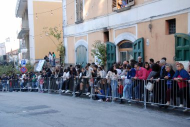 San Cipriano Picentino, İtalya - 27 Ekim 2024, Ortaçağ Festivali: Eşek yarışı.