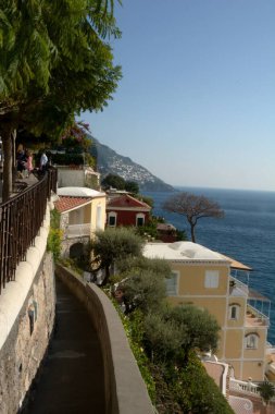 İtalya: Positano, Amalfi Sahili şehir manzarası, 10 Kasım 2024.