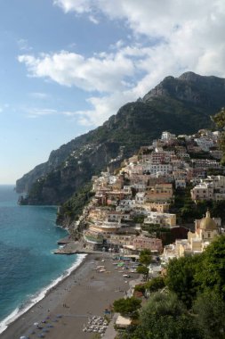 İtalya: Positano, Amalfi Sahili şehir manzarası, 10 Kasım 2024.