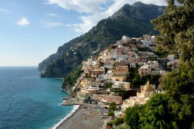 İtalya: Positano, Amalfi Sahili şehir manzarası, 10 Kasım 2024.