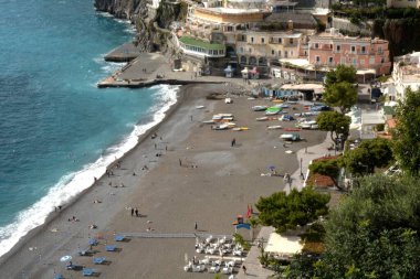 İtalya: Positano, Amalfi Sahili şehir manzarası, 10 Kasım 2024.