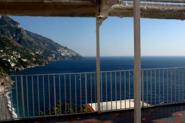 İtalya: Positano, Amalfi Sahili şehir manzarası, 10 Kasım 2024.