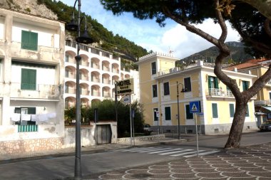 İtalya: Maiori kentsel manzarası, Amalfi kıyıları, 2 Aralık 2024.