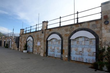 İtalya: Maiori kentsel manzarası, Amalfi kıyıları, 2 Aralık 2024.