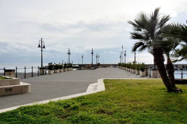 İtalya: Maiori kentsel manzarası, Amalfi kıyıları, 2 Aralık 2024.