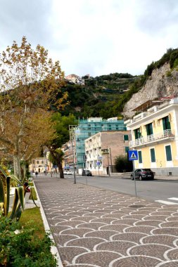 İtalya: Maiori kentsel manzarası, Amalfi kıyıları, 2 Aralık 2024.