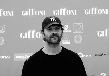 GIFFONI VALLE PIANA - 25 Temmuz 2024: Alessandro Borghi Giffoni Film Festivali 2024 - 25 Temmuz 2024 tarihinde Giffoni Valle Piana, İtalya.