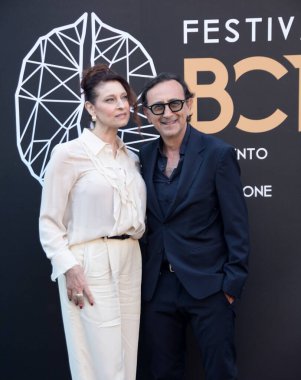BENEVENTO, ITALY - 25 Haziran 2025: Susy Del Giudice ve Giovanni Esposito, 25 Haziran 2025 tarihinde İtalya 'nın Benevento kentinde düzenlenen BCT Benevento Sinema ve Televizyon Festivali' ne katıldılar.. 