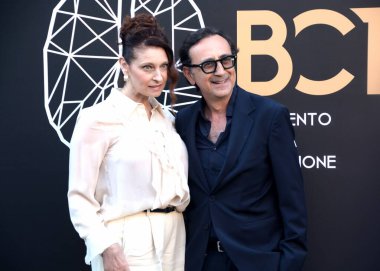 BENEVENTO, ITALY - 25 Haziran 2025: Susy Del Giudice ve Giovanni Esposito, 25 Haziran 2025 tarihinde İtalya 'nın Benevento kentinde düzenlenen BCT Benevento Sinema ve Televizyon Festivali' ne katıldılar.. 