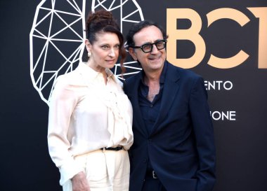 BENEVENTO, ITALY - 25 Haziran 2025: Susy Del Giudice ve Giovanni Esposito, 25 Haziran 2025 tarihinde İtalya 'nın Benevento kentinde düzenlenen BCT Benevento Sinema ve Televizyon Festivali' ne katıldılar.. 