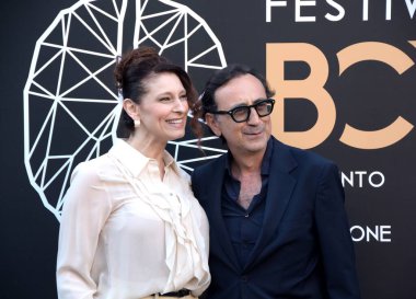 BENEVENTO, ITALY - 25 Haziran 2025: Susy Del Giudice ve Giovanni Esposito, 25 Haziran 2025 tarihinde İtalya 'nın Benevento kentinde düzenlenen BCT Benevento Sinema ve Televizyon Festivali' ne katıldılar.. 