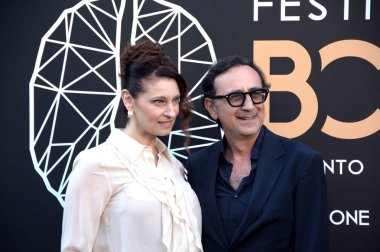 BENEVENTO, ITALY - 25 Haziran 2025: Susy Del Giudice ve Giovanni Esposito, 25 Haziran 2025 tarihinde İtalya 'nın Benevento kentinde düzenlenen BCT Benevento Sinema ve Televizyon Festivali' ne katıldılar.. 