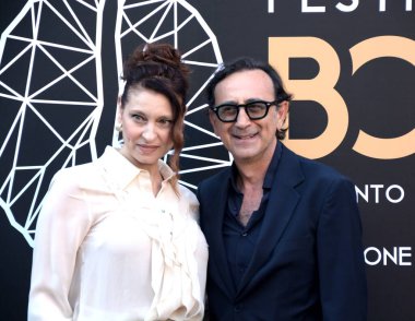 BENEVENTO, ITALY - 25 Haziran 2025: Susy Del Giudice ve Giovanni Esposito, 25 Haziran 2025 tarihinde İtalya 'nın Benevento kentinde düzenlenen BCT Benevento Sinema ve Televizyon Festivali' ne katıldılar.. 