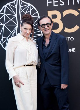 BENEVENTO, ITALY - 25 Haziran 2025: Susy Del Giudice ve Giovanni Esposito, 25 Haziran 2025 tarihinde İtalya 'nın Benevento kentinde düzenlenen BCT Benevento Sinema ve Televizyon Festivali' ne katıldılar.. 