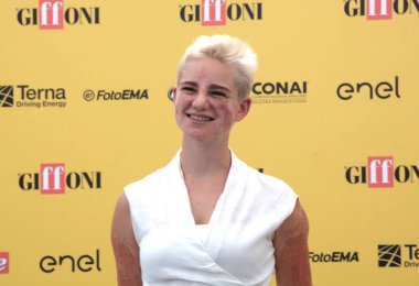 GIFFONI VALLE PIANA - 17 Temmuz 2025: Bebe Vio Giffoni Film Festivali 2025 - 17 Temmuz 2025 tarihinde Giffoni Valle Piana, İtalya.
