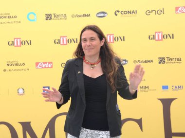 GIFFONI VALLE PIANA - 21 Temmuz 2025: Alessandra Locatelli, Engelliler Bakanı, Giffoni Film Festivali 2025 - 21 Temmuz 2025 tarihinde, Giffoni Valle Piana, İtalya.