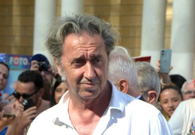 GiFFONI VALİNA PİANA - 23 Temmuz 2025: Paolo Sorrentino Giffoni Film Festivali 2025 - 23 Temmuz 2025 tarihinde Giffoni Valle Piana, İtalya.