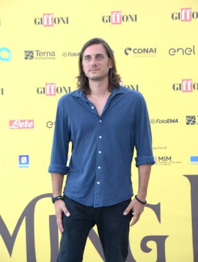 GiFFONI VALİNA PİANA - 24 Temmuz 2025 Luca Marinelli, Giffoni Film Festivali 2025, Giffoni Valle Piana, İtalya.