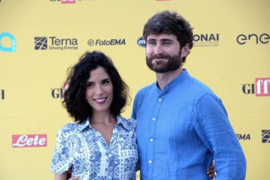 GiFFONI VALLE PİANA - 18 Temmuz 2025: Casa Abis 'ten Stella Falchi ve Gabriele Abis Giffoni Film Festivali 2025 - 18 Temmuz 2025 tarihinde Giffoni Valle Piana, İtalya' da.