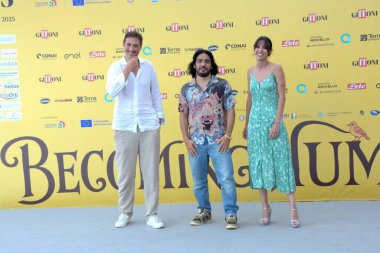 GIFFONI VALLE PIANA - 21 Temmuz 2025: Volfango De Biasi, Max Angioni ve Irene Girotti Giffoni Film Festivali 2025 - 21 Temmuz 2025 tarihinde Giffoni Valle Piana, İtalya.