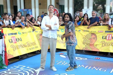 GIFFONI VALLE PIANA - 21 Temmuz 2025: Volfango De Biasi ve Max Angioni Giffoni Film Festivali 2025 - 21 Temmuz 2025 tarihinde Giffoni Valle Piana, İtalya.