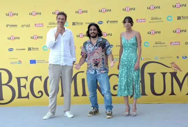 GIFFONI VALLE PIANA - 21 Temmuz 2025: Volfango De Biasi, Max Angioni ve Irene Girotti Giffoni Film Festivali 2025 - 21 Temmuz 2025 tarihinde Giffoni Valle Piana, İtalya.