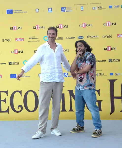 GIFFONI VALLE PIANA - 21 Temmuz 2025: Volfango De Biasi ve Max Angioni Giffoni Film Festivali 2025 - 21 Temmuz 2025 tarihinde Giffoni Valle Piana, İtalya.