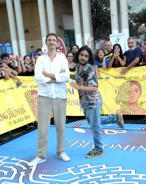 GIFFONI VALLE PIANA - 21 Temmuz 2025: Volfango De Biasi ve Max Angioni Giffoni Film Festivali 2025 - 21 Temmuz 2025 tarihinde Giffoni Valle Piana, İtalya.
