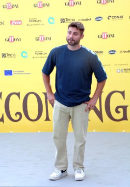 GIFFONI VALLE PIANA - 21 Temmuz 2025: Lorenzo Prattico namı diğer Prattquello Giffoni Film Festivali 2025 - 21 Temmuz 2025 tarihinde Giffoni Valle Piana, İtalya 'da.