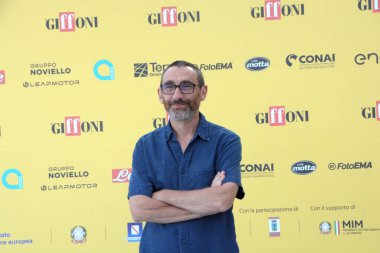 GIFFONI VALLE PIANA, İtalya - 22 Temmuz 2025: Manetti Bros 'tan Antonio Manetti, 22 Temmuz 2025' te Giffoni Valle Piana, İtalya 'da düzenlenen Giffoni Film Festivali' ne katıldı..