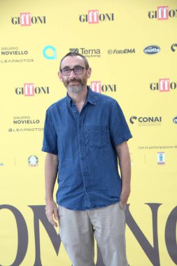 GIFFONI VALLE PIANA, İtalya - 22 Temmuz 2025: Manetti Bros 'tan Antonio Manetti, 22 Temmuz 2025' te Giffoni Valle Piana, İtalya 'da düzenlenen Giffoni Film Festivali' ne katıldı..