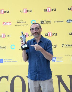 GIFFONI VALLE PIANA, İtalya - 22 Temmuz 2025: Manetti Bros 'tan Antonio Manetti, 22 Temmuz 2025' te Giffoni Valle Piana, İtalya 'da düzenlenen Giffoni Film Festivali' ne katıldı..