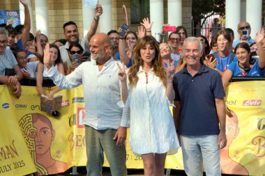GiFFONI VALLE PİANA - 22 Temmuz 2025: Giampaolo Letta, Virginia Raffaele ve Riccardo Milani Giffoni Film Festivali 2025 - 22 Temmuz 2025 tarihinde Giffoni Valle Piana, İtalya.