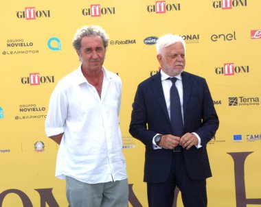 GIFFONI VALLE PIANA - 23 Temmuz 2025: Paolo Sorrentino ve Claudio Andrea Gemme Giffoni Film Festivali 2025 - 23 Temmuz 2025 tarihinde Giffoni Valle Piana, İtalya.