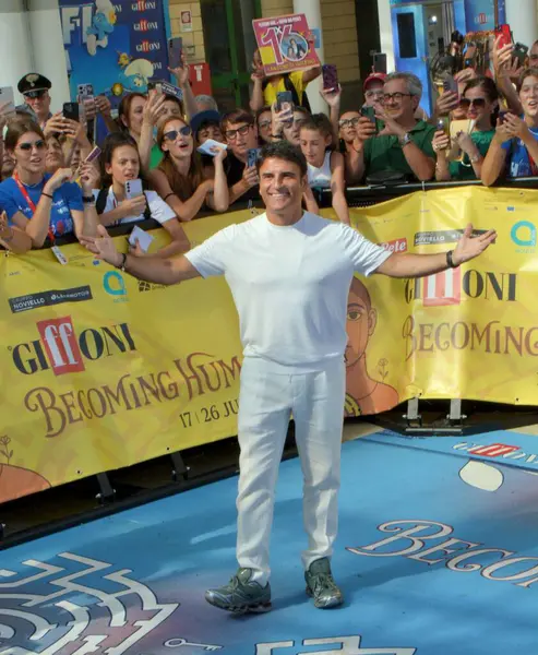 GIFFONI VALLE PIANA - 24 Temmuz 2025: Salvatore Michael Sorrentino diğer adıyla Sal Da Vinci Giffoni Film Festivali 2025 - 24 Temmuz 2025 tarihinde Giffoni Valle Piana, İtalya.