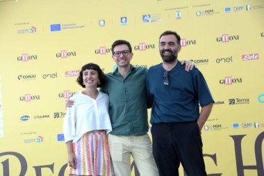 GiFFONI VALLE PIANA - 24 Temmuz 2025: Giulia Rosco, Andrea Moccia ve Claudio Morelli, Giffoni Film Festivali 2025 - 24 Temmuz 2025 tarihinde Giffoni Valle Piana, İtalya.