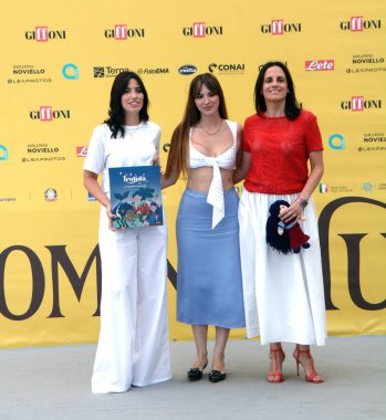 GIFFONI VALLE PİANA - 26 Temmuz 2025: Anella Mastalia, Federica Avagliano ve Roberta Pastore, Giffoni Film Festivali 2025 - 26 Temmuz 2025 'de Giffoni Valle Piana, İtalya' da.