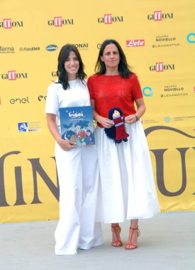 GIFFONI VALLE PIANA - 26 Temmuz 2025: Anella Mastalia ve Roberta Pastore Giffoni Film Festivali 2025 - 26 Temmuz 2025 tarihinde Giffoni Valle Piana, İtalya 'da.