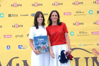 GIFFONI VALLE PIANA - 26 Temmuz 2025: Anella Mastalia ve Roberta Pastore Giffoni Film Festivali 2025 - 26 Temmuz 2025 tarihinde Giffoni Valle Piana, İtalya 'da.