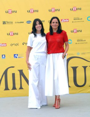 GIFFONI VALLE PIANA - 26 Temmuz 2025: Anella Mastalia ve Roberta Pastore Giffoni Film Festivali 2025 - 26 Temmuz 2025 tarihinde Giffoni Valle Piana, İtalya 'da.