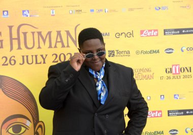 GIFFONI VALLE PIANA - 26 Temmuz 2025: Stephani Ojemba aka Ste Giffoni Film Festivali 2025 - 26 Temmuz 2025 tarihinde Giffoni Valle Piana, İtalya.