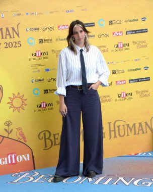 GIFFONI VALLE PIANA - 26 Temmuz 2025: Angelica Cristina Gori aka Chiamamifaro Giffoni Film Festivali 2025 - 26 Temmuz 2025 tarihinde Giffoni Valle Piana, İtalya.