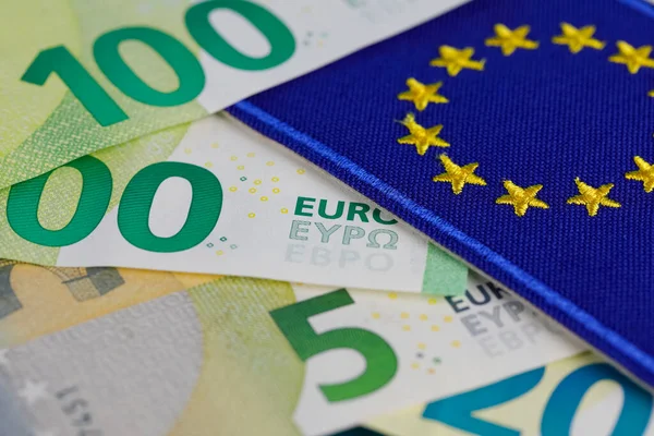 Notas Euro Com Bandeira União Europeia São Colocadas Lado Umas — Fotografia de Stock