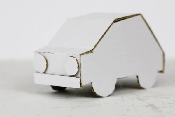 Modello Auto Realizzato Cartone Bianco Materiale Imballaggio Riciclato Stato Utilizzato — Foto Stock